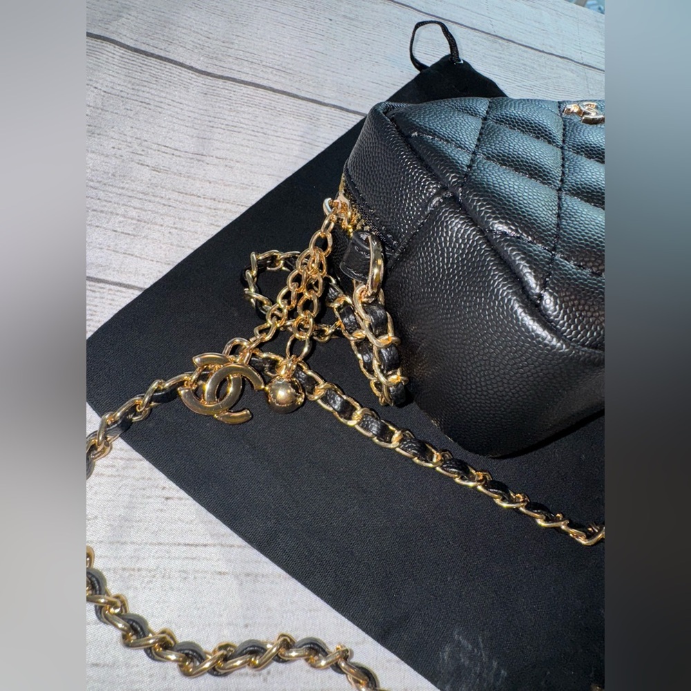 Chanel Makeup Bag crossbody purse chain CC black charm - Picture 3 of 9